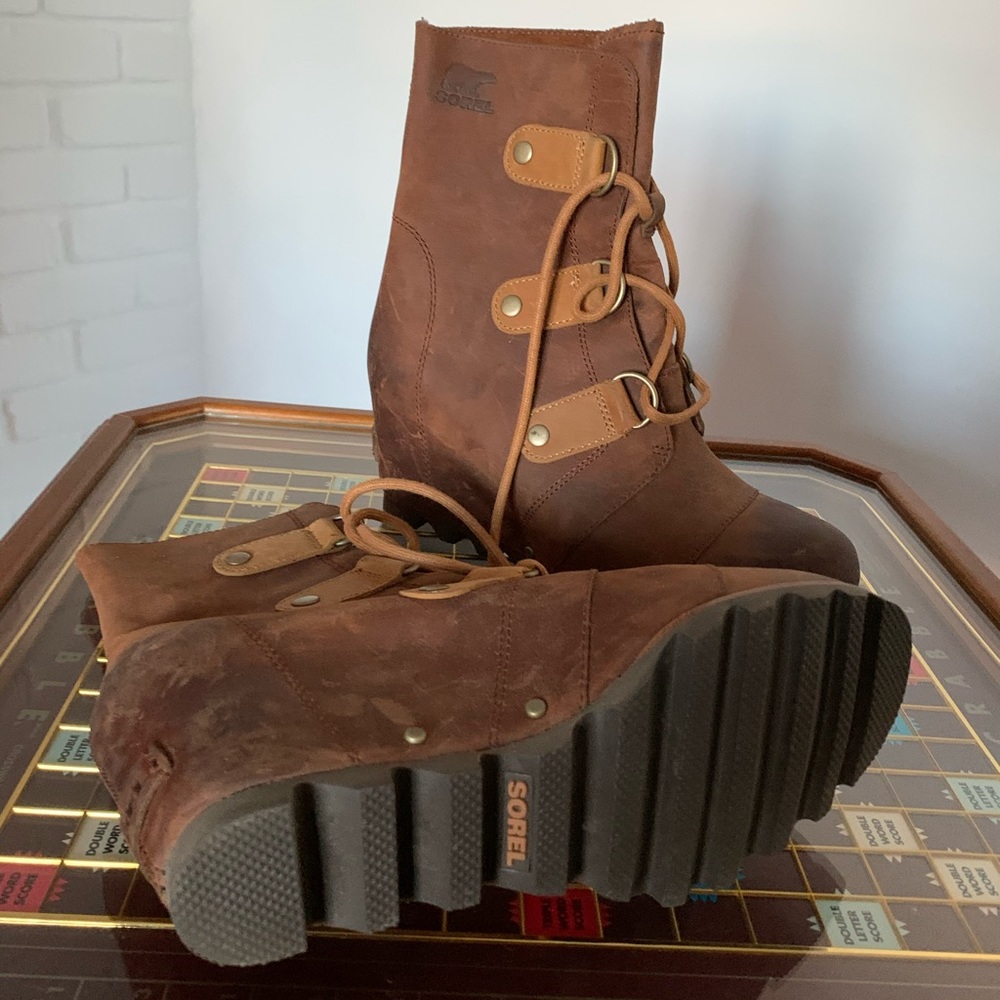 Sorel boots, never worn 7.5  $300 new Sale $100.